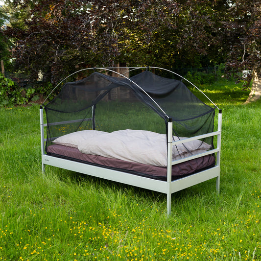 Wetterfestes Outdoor-Bett „SkyHeia” mit Insektenschutz (Set)