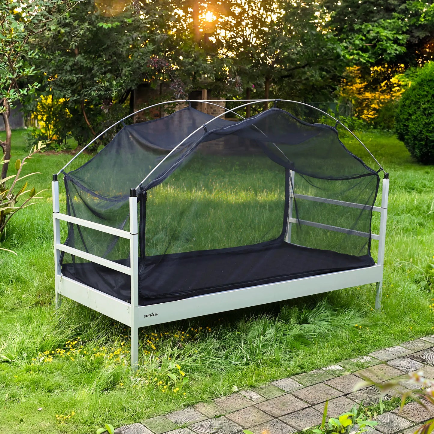 Wetterfestes Outdoor-Bett „SkyHeia” mit Insektenschutz (Set)