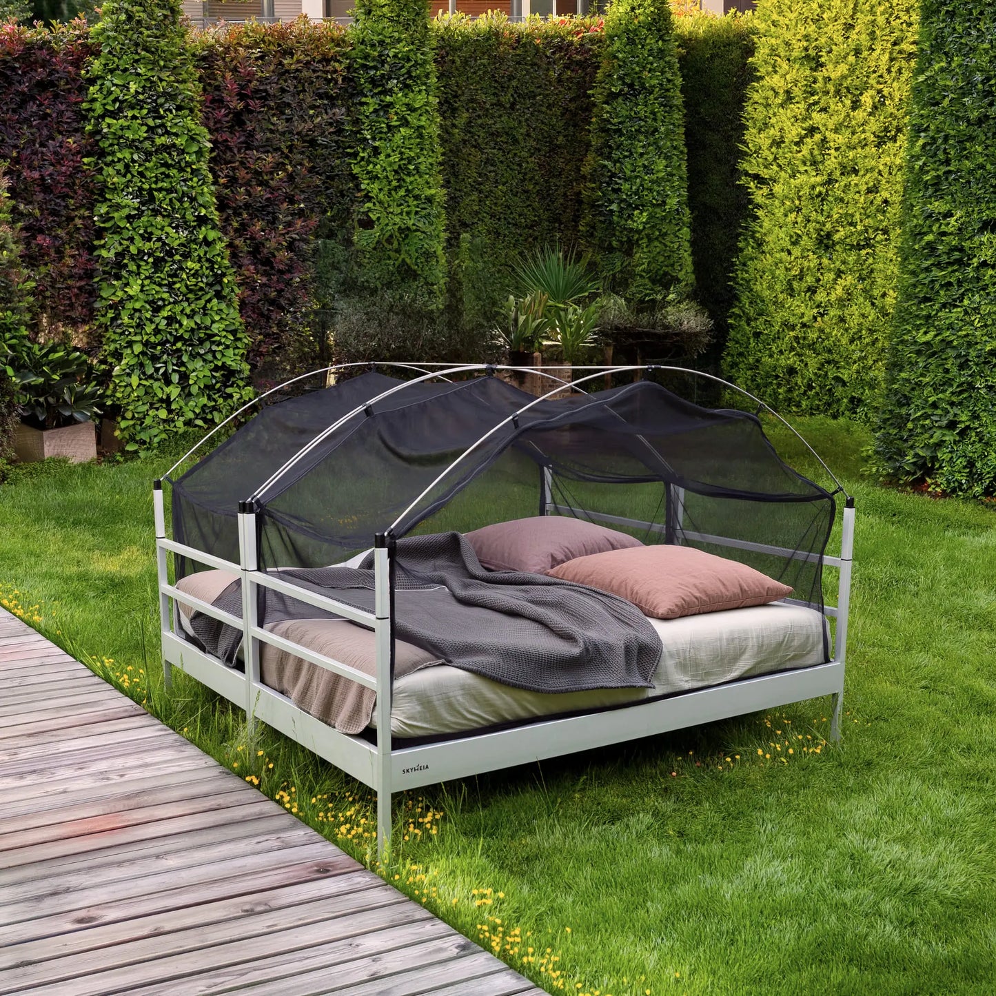 Wetterfestes Outdoor-Doppelbett „SkyHeia” mit Insektenschutz (Set)